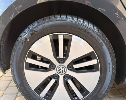 Серый Фольксваген e-Golf, объемом двигателя 0 л и пробегом 165 тыс. км за 8800 $, фото 5 на Automoto.ua