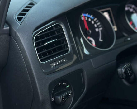 Серый Фольксваген e-Golf, объемом двигателя 0 л и пробегом 159 тыс. км за 9000 $, фото 13 на Automoto.ua