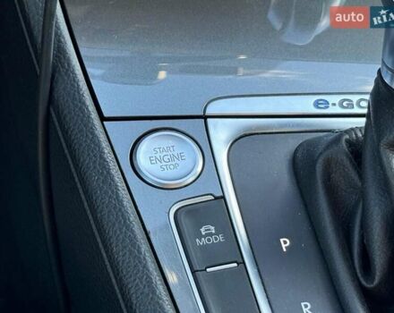 Серый Фольксваген e-Golf, объемом двигателя 0 л и пробегом 72 тыс. км за 11390 $, фото 32 на Automoto.ua