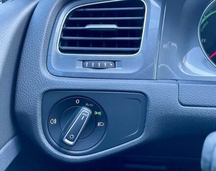 Серый Фольксваген e-Golf, объемом двигателя 0 л и пробегом 119 тыс. км за 10700 $, фото 24 на Automoto.ua