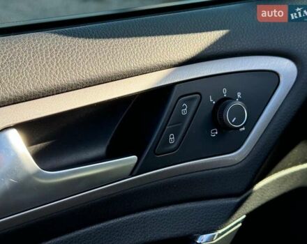 Серый Фольксваген e-Golf, объемом двигателя 0 л и пробегом 72 тыс. км за 11390 $, фото 13 на Automoto.ua
