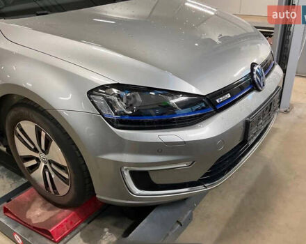 Серый Фольксваген e-Golf, объемом двигателя 0 л и пробегом 114 тыс. км за 8999 $, фото 5 на Automoto.ua