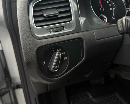 Серый Фольксваген e-Golf, объемом двигателя 0 л и пробегом 120 тыс. км за 7999 $, фото 19 на Automoto.ua