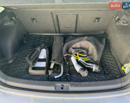 Серый Фольксваген e-Golf, объемом двигателя 0 л и пробегом 53 тыс. км за 11000 $, фото 15 на Automoto.ua