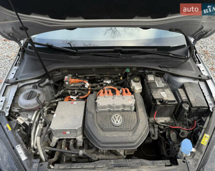 Серый Фольксваген e-Golf, объемом двигателя 0 л и пробегом 120 тыс. км за 7999 $, фото 40 на Automoto.ua