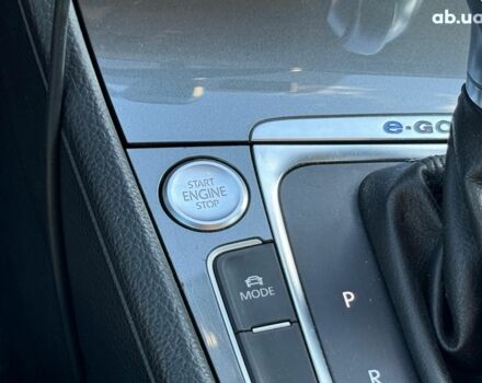 Серый Фольксваген e-Golf, объемом двигателя 0 л и пробегом 72 тыс. км за 11390 $, фото 32 на Automoto.ua