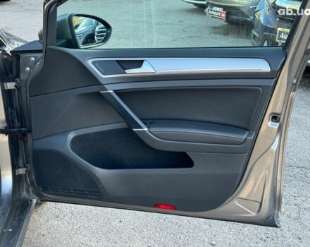 Серый Фольксваген e-Golf, объемом двигателя 0 л и пробегом 72 тыс. км за 11390 $, фото 23 на Automoto.ua