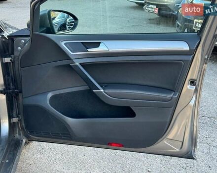 Серый Фольксваген e-Golf, объемом двигателя 0 л и пробегом 72 тыс. км за 11390 $, фото 23 на Automoto.ua