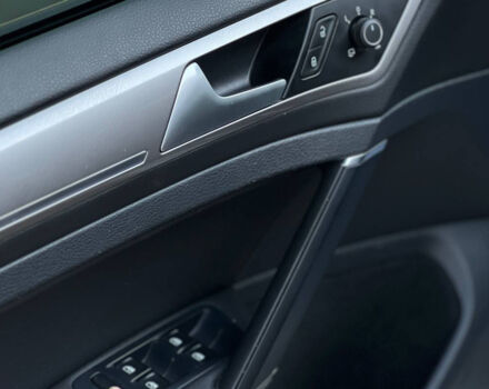 Серый Фольксваген e-Golf, объемом двигателя 24 л и пробегом 122 тыс. км за 10400 $, фото 7 на Automoto.ua