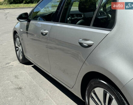 Серый Фольксваген e-Golf, объемом двигателя 0 л и пробегом 140 тыс. км за 7950 $, фото 7 на Automoto.ua