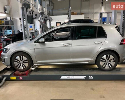 Серый Фольксваген e-Golf, объемом двигателя 0 л и пробегом 114 тыс. км за 8999 $, фото 14 на Automoto.ua