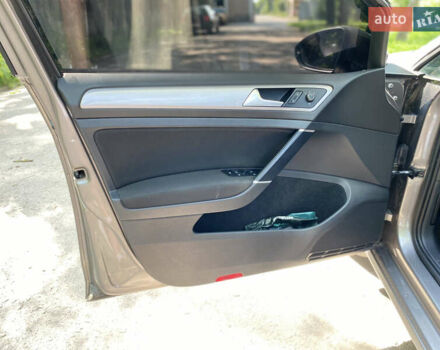 Серый Фольксваген e-Golf, объемом двигателя 0 л и пробегом 73 тыс. км за 8900 $, фото 12 на Automoto.ua