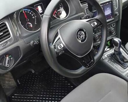Серый Фольксваген e-Golf, объемом двигателя 0 л и пробегом 92 тыс. км за 9500 $, фото 11 на Automoto.ua