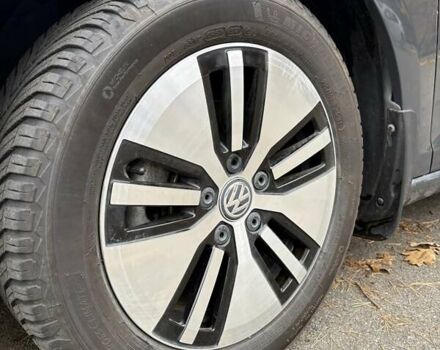 Серый Фольксваген e-Golf, объемом двигателя 0 л и пробегом 96 тыс. км за 9100 $, фото 25 на Automoto.ua