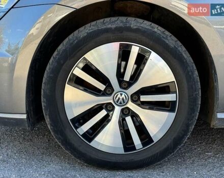 Серый Фольксваген e-Golf, объемом двигателя 0 л и пробегом 72 тыс. км за 11390 $, фото 8 на Automoto.ua