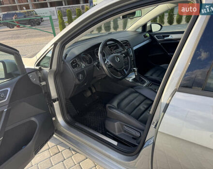 Серый Фольксваген e-Golf, объемом двигателя 0 л и пробегом 53 тыс. км за 11000 $, фото 5 на Automoto.ua