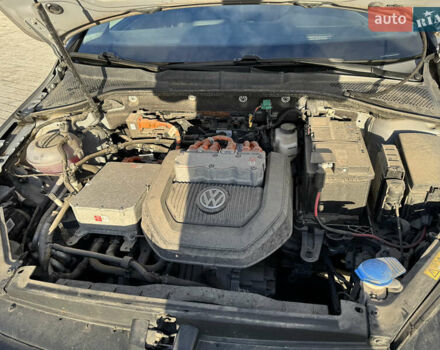Серый Фольксваген e-Golf, объемом двигателя 0 л и пробегом 53 тыс. км за 11000 $, фото 17 на Automoto.ua