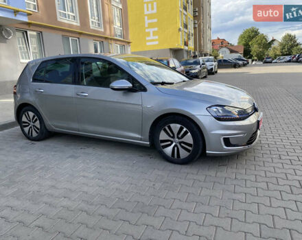 Серый Фольксваген e-Golf, объемом двигателя 0 л и пробегом 148 тыс. км за 9799 $, фото 4 на Automoto.ua