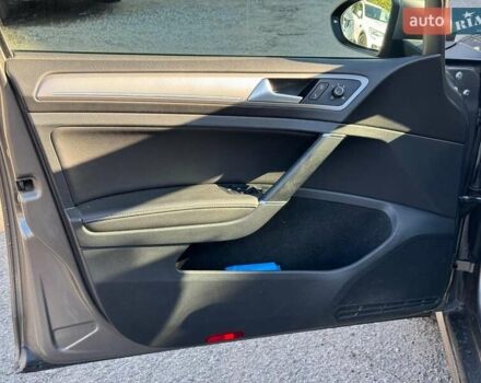 Серый Фольксваген e-Golf, объемом двигателя 0 л и пробегом 72 тыс. км за 11390 $, фото 12 на Automoto.ua