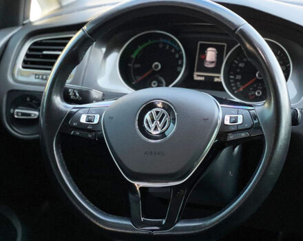 Серый Фольксваген e-Golf, объемом двигателя 24 л и пробегом 122 тыс. км за 10400 $, фото 9 на Automoto.ua