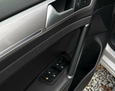 Серый Фольксваген e-Golf, объемом двигателя 0 л и пробегом 120 тыс. км за 7999 $, фото 17 на Automoto.ua