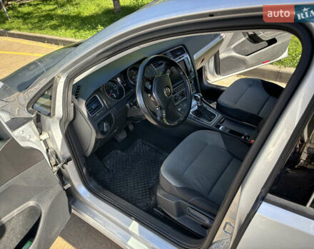 Серый Фольксваген e-Golf, объемом двигателя 0 л и пробегом 65 тыс. км за 10500 $, фото 16 на Automoto.ua