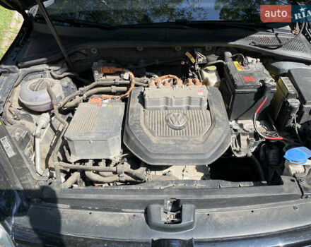 Серый Фольксваген e-Golf, объемом двигателя 0 л и пробегом 73 тыс. км за 8900 $, фото 24 на Automoto.ua