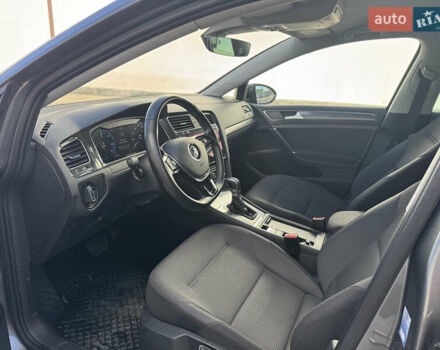 Серый Фольксваген e-Golf, объемом двигателя 0 л и пробегом 120 тыс. км за 12000 $, фото 8 на Automoto.ua