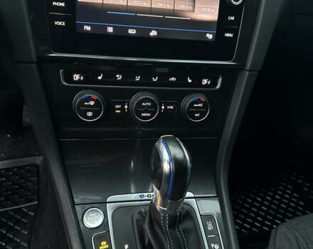 Серый Фольксваген e-Golf, объемом двигателя 0 л и пробегом 92 тыс. км за 12300 $, фото 35 на Automoto.ua
