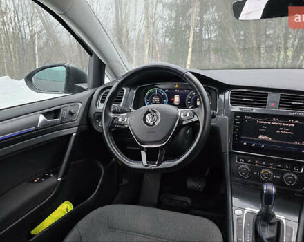 Серый Фольксваген e-Golf, объемом двигателя 0 л и пробегом 159 тыс. км за 12499 $, фото 25 на Automoto.ua