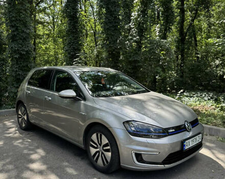 Серый Фольксваген e-Golf, объемом двигателя 0 л и пробегом 128 тыс. км за 11900 $, фото 2 на Automoto.ua