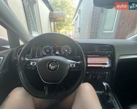 Серый Фольксваген e-Golf, объемом двигателя 0 л и пробегом 103 тыс. км за 15300 $, фото 5 на Automoto.ua