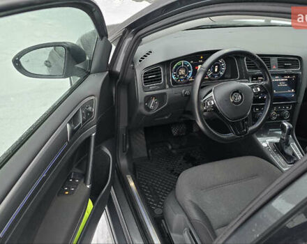 Серый Фольксваген e-Golf, объемом двигателя 0 л и пробегом 159 тыс. км за 12499 $, фото 22 на Automoto.ua