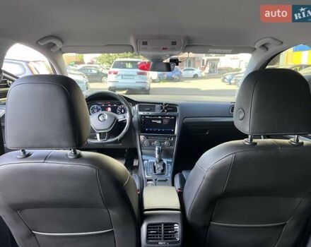 Серый Фольксваген e-Golf, объемом двигателя 0 л и пробегом 103 тыс. км за 15300 $, фото 10 на Automoto.ua