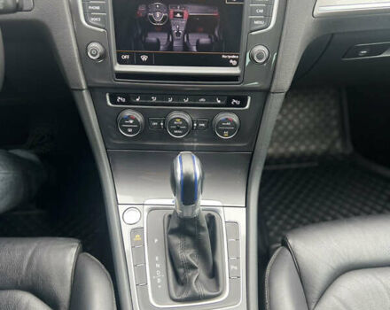 Серый Фольксваген e-Golf, объемом двигателя 0 л и пробегом 115 тыс. км за 9600 $, фото 24 на Automoto.ua