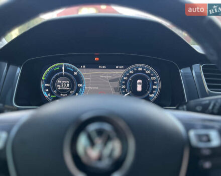 Серый Фольксваген e-Golf, объемом двигателя 0 л и пробегом 114 тыс. км за 12500 $, фото 25 на Automoto.ua