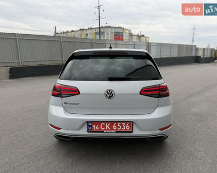 Серый Фольксваген e-Golf, объемом двигателя 0 л и пробегом 98 тыс. км за 12300 $, фото 4 на Automoto.ua