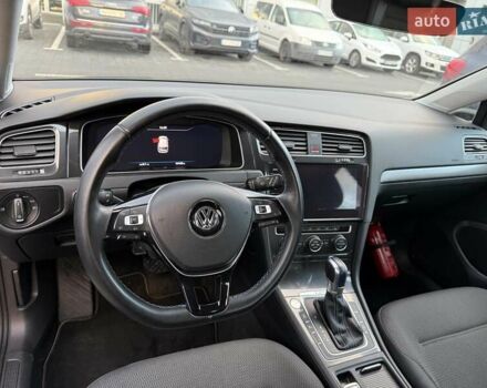 Серый Фольксваген e-Golf, объемом двигателя 0 л и пробегом 46 тыс. км за 15000 $, фото 11 на Automoto.ua