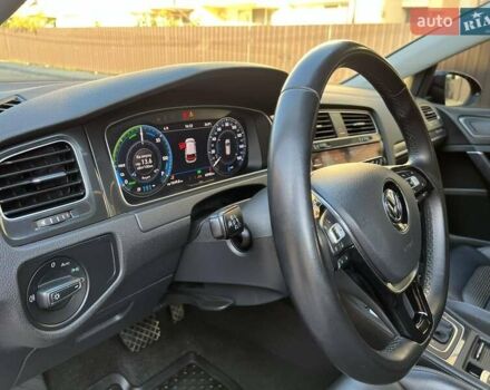 Серый Фольксваген e-Golf, объемом двигателя 0 л и пробегом 82 тыс. км за 14500 $, фото 10 на Automoto.ua