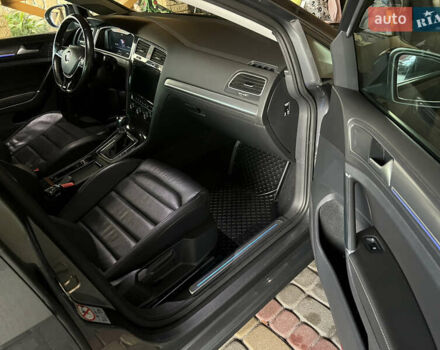 Серый Фольксваген e-Golf, объемом двигателя 0 л и пробегом 149 тыс. км за 12999 $, фото 94 на Automoto.ua