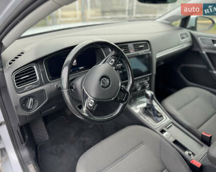 Серый Фольксваген e-Golf, объемом двигателя 0 л и пробегом 207 тыс. км за 11999 $, фото 9 на Automoto.ua