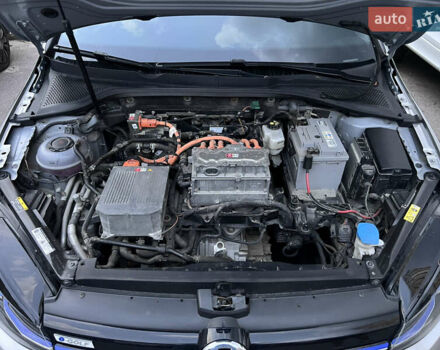 Серый Фольксваген e-Golf, объемом двигателя 0 л и пробегом 103 тыс. км за 15300 $, фото 21 на Automoto.ua