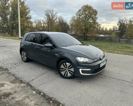 Серый Фольксваген e-Golf, объемом двигателя 0 л и пробегом 92 тыс. км за 12300 $, фото 2 на Automoto.ua
