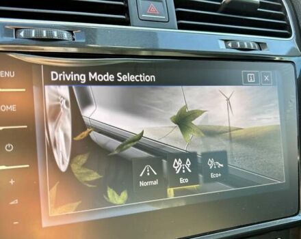 Серый Фольксваген e-Golf, объемом двигателя 0 л и пробегом 161 тыс. км за 13100 $, фото 30 на Automoto.ua