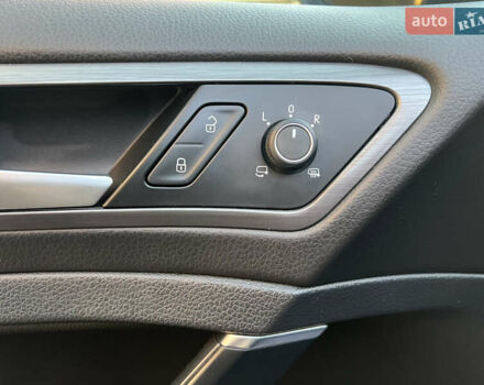 Серый Фольксваген e-Golf, объемом двигателя 0 л и пробегом 149 тыс. км за 12999 $, фото 46 на Automoto.ua