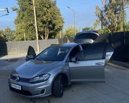 Серый Фольксваген e-Golf, объемом двигателя 0 л и пробегом 135 тыс. км за 14500 $, фото 6 на Automoto.ua