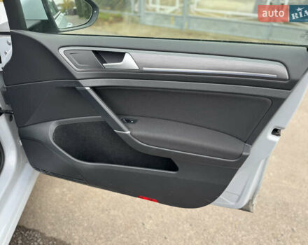 Серый Фольксваген e-Golf, объемом двигателя 0 л и пробегом 207 тыс. км за 11999 $, фото 23 на Automoto.ua