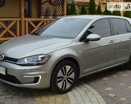 Серый Фольксваген e-Golf, объемом двигателя 0 л и пробегом 63 тыс. км за 15500 $, фото 94 на Automoto.ua