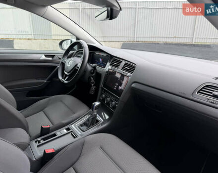 Серый Фольксваген e-Golf, объемом двигателя 0 л и пробегом 98 тыс. км за 12300 $, фото 9 на Automoto.ua