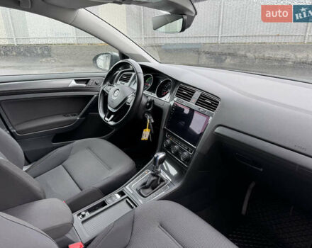 Серый Фольксваген e-Golf, объемом двигателя 0 л и пробегом 98 тыс. км за 12000 $, фото 9 на Automoto.ua